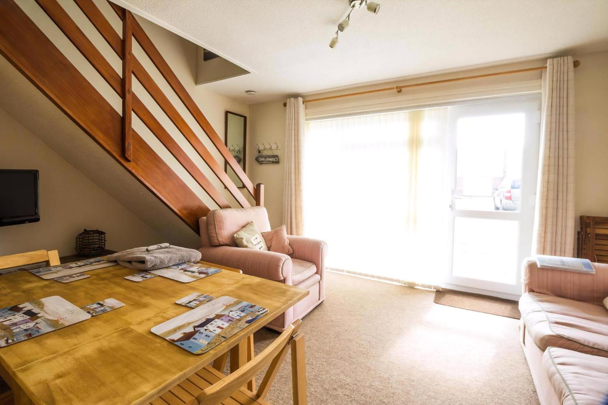 Lovely 4 Berth Chalet To Hire In Hemsby Nearby The Beach Ref 18177B Exterior photo