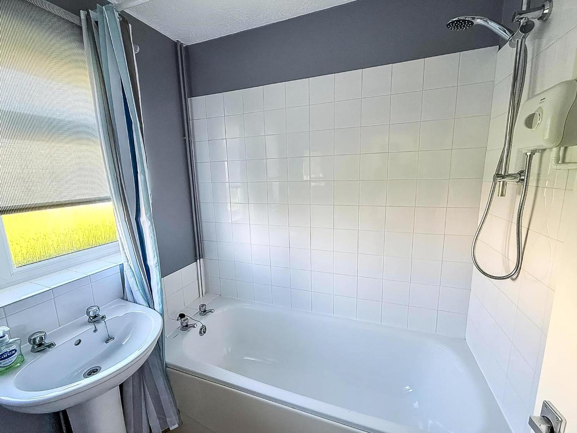 Lovely 4 Berth Chalet To Hire In Hemsby Nearby The Beach Ref 18177B Exterior photo